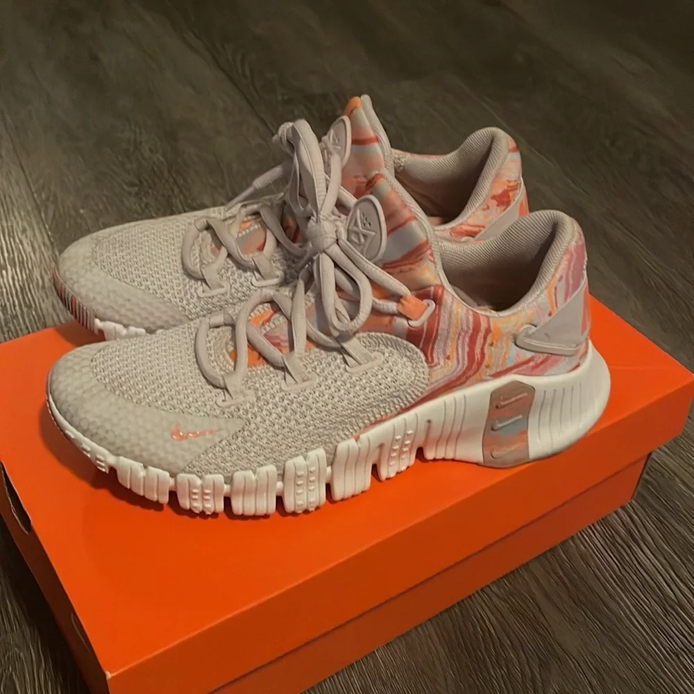 Women’s Nike Metcon 4 - Picture 2 of 4
